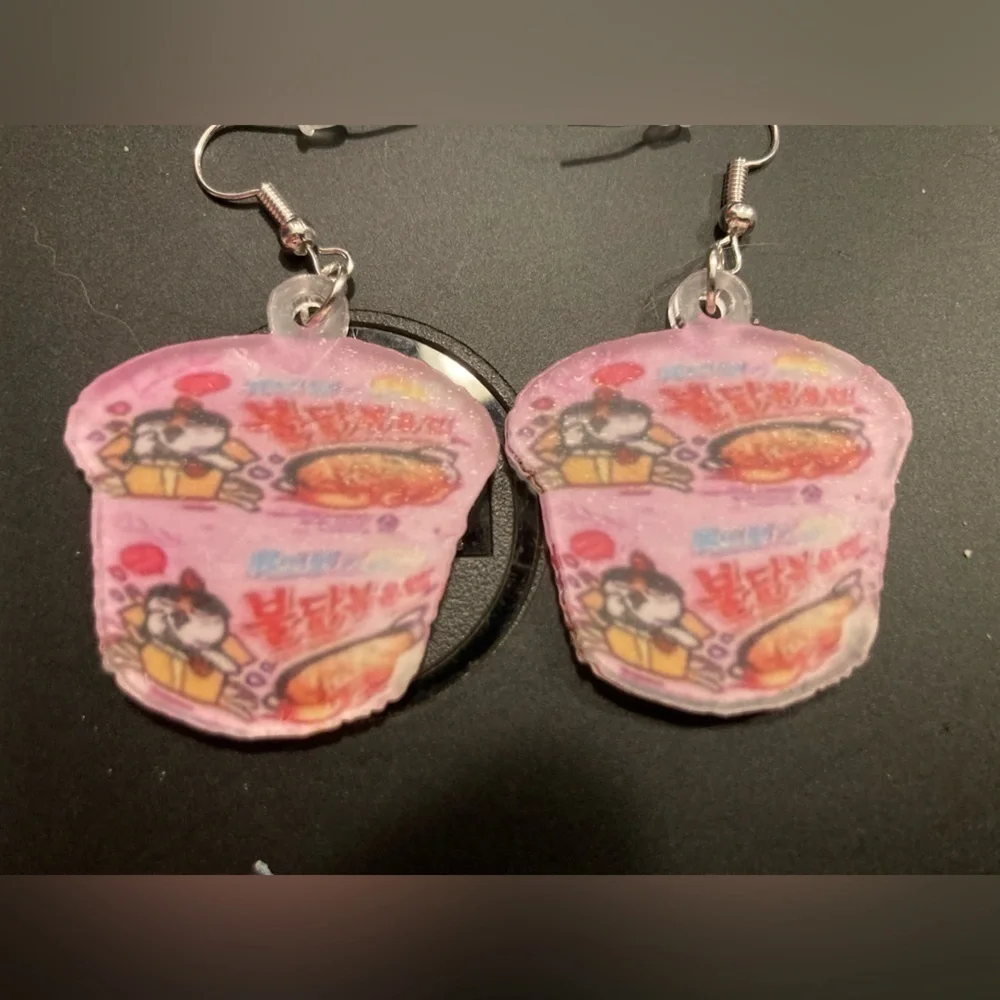 4/$25 Ramen dangle earrings.NWOT. Super cute for that ramen noodle Fan!